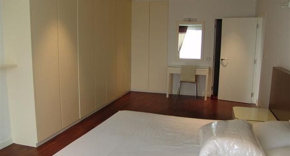 À louer 2 chambres condo à Watthana, Bangkok