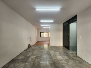 出租 4 卧室 联排别墅 在 Wang Thong Lang, 曼谷