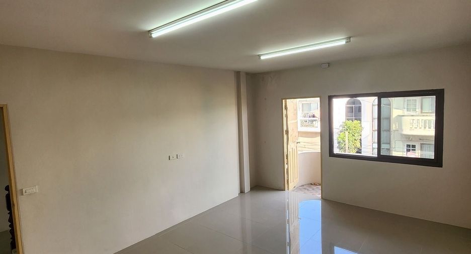 Reihenhaus zur Miete mit 4 Zimmer in Wang Thonglang, Bangkok