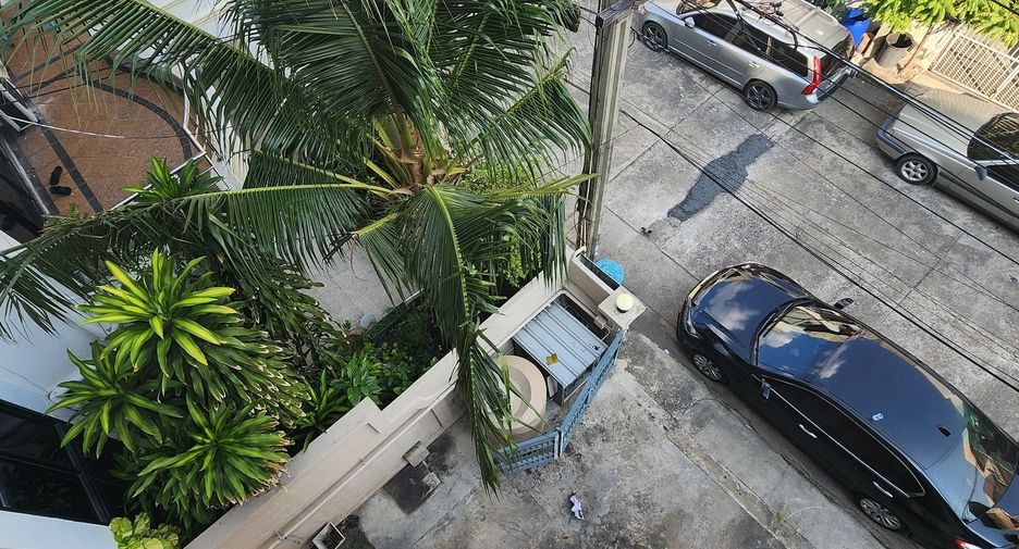 Reihenhaus zur Miete mit 4 Zimmer in Wang Thonglang, Bangkok