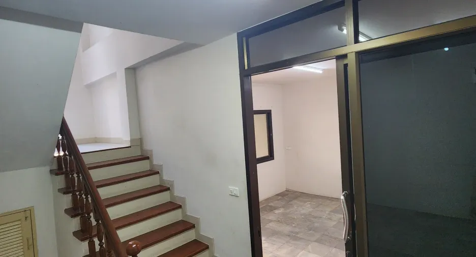 For rent 4 bedrooms townhouse in Wang Thonglang, Bangkok
