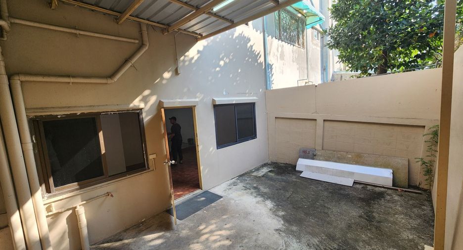 Reihenhaus zur Miete mit 4 Zimmer in Wang Thonglang, Bangkok