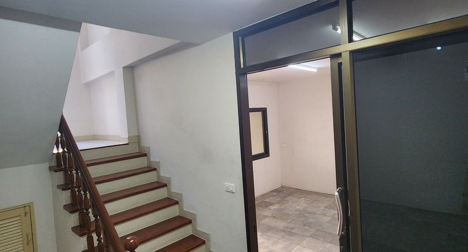 Reihenhaus zur Miete mit 4 Zimmer in Wang Thonglang, Bangkok