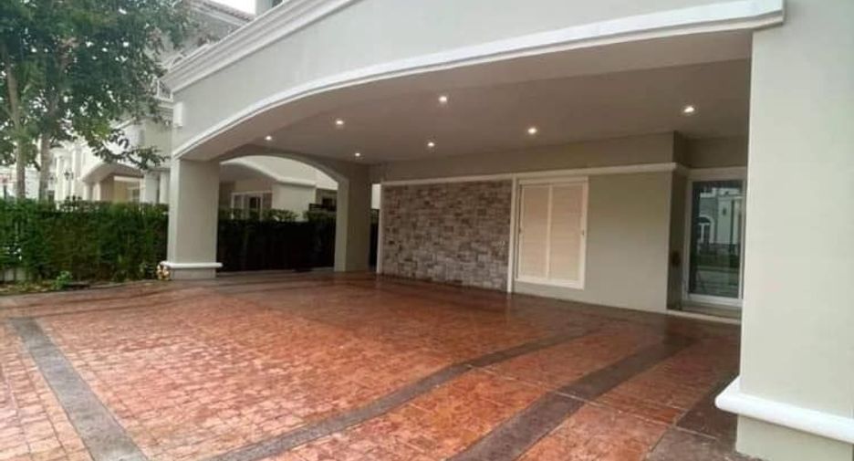For rent 4 bedrooms townhouse in Prawet, Bangkok