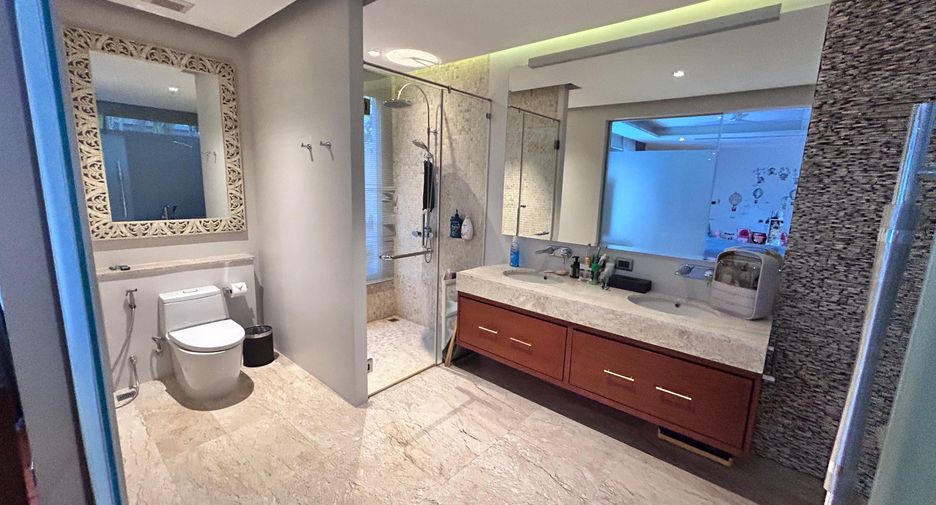 For sale 4 bedrooms villa in Thalang, Phuket