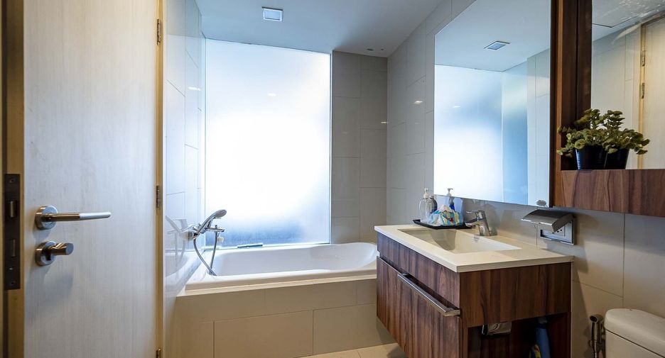 For rent and for sale 2 bedrooms condo in Watthana, Bangkok