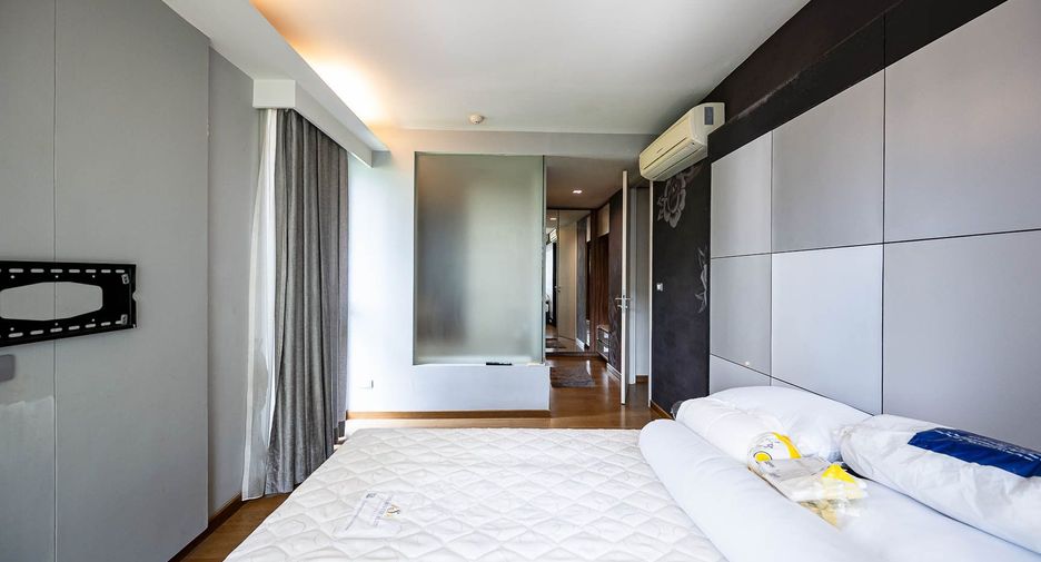 For rent and for sale 2 bedrooms condo in Watthana, Bangkok