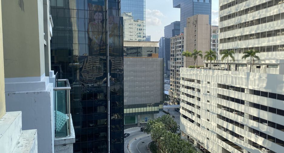 Wohnung zur Miete mit 3 Zimmer in Huai Khwang, Bangkok