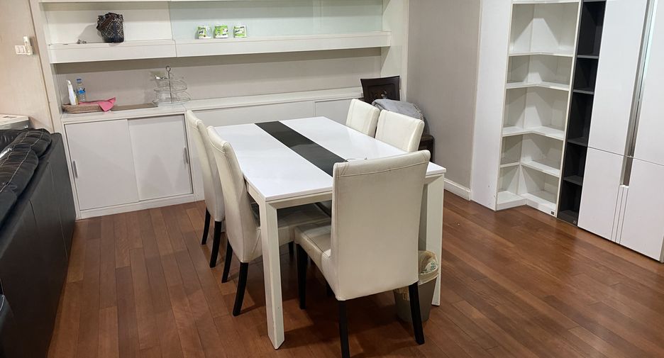 Wohnung zur Miete mit 3 Zimmer in Huai Khwang, Bangkok