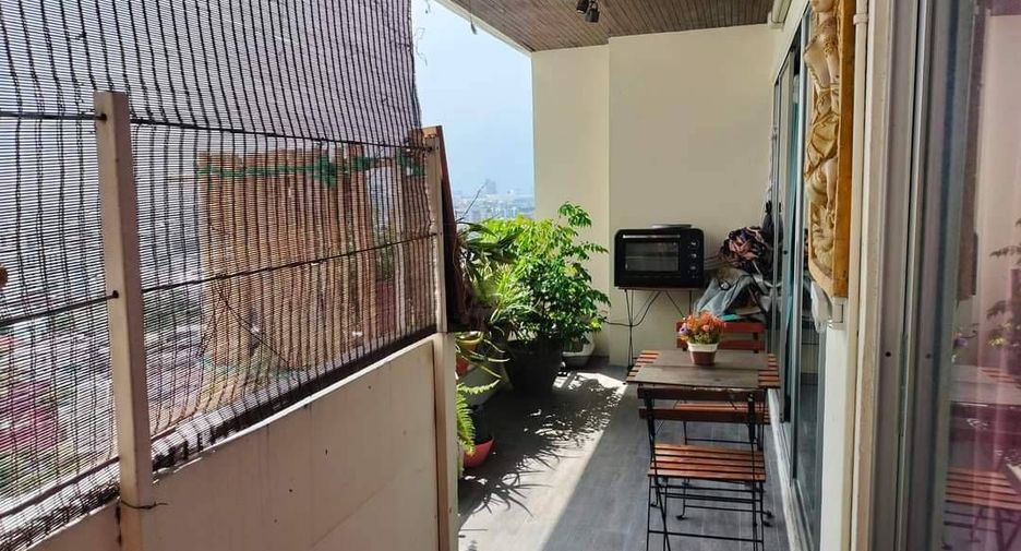 For rent 2 bedrooms condo in Wang Thonglang, Bangkok