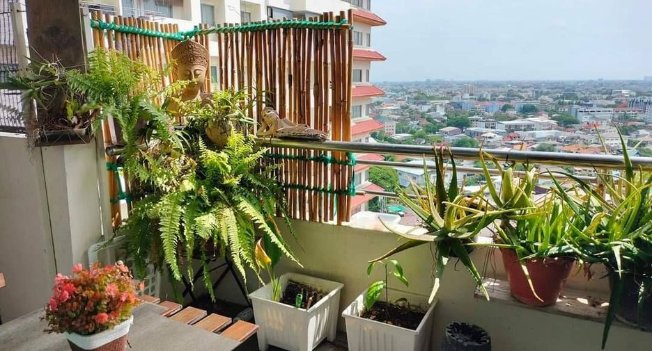 For rent 2 bedrooms condo in Wang Thonglang, Bangkok