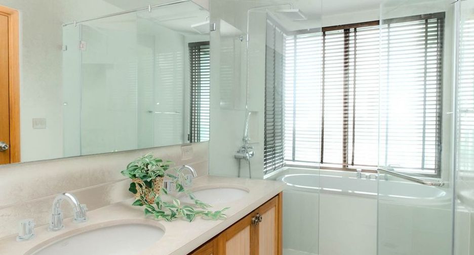 For sale and for rent 2 bedrooms condo in Khlong Toei, Bangkok