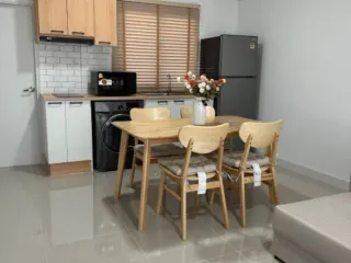 Casa adosada en alquiler de 3 habitaciones en Bang Phli, Samut Prakan
