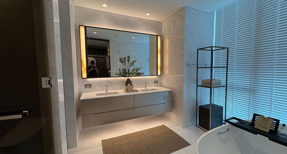 À vendre 2 chambres condo à Pathum Wan, Bangkok