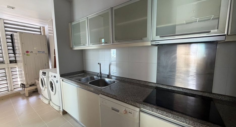 For sale 3 bedrooms condo in Khlong Toei, Bangkok