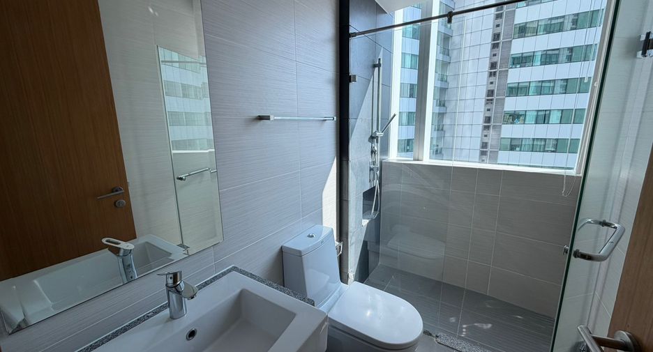 For sale 3 bedrooms condo in Khlong Toei, Bangkok