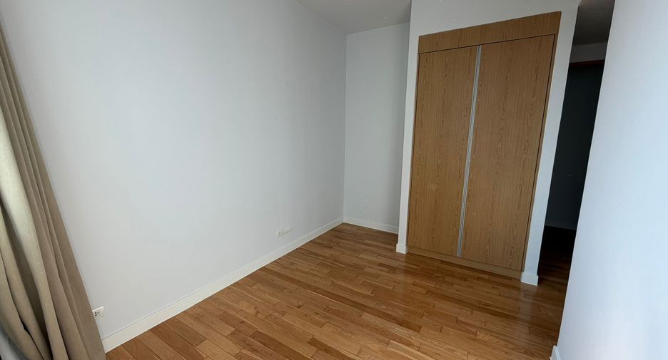 For sale 3 bedrooms condo in Khlong Toei, Bangkok