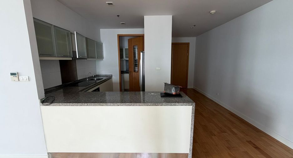For sale 3 bedrooms condo in Khlong Toei, Bangkok
