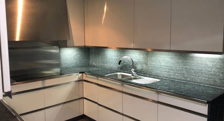 Condo en venta de 3 habitaciones en Sathon, Bangkok