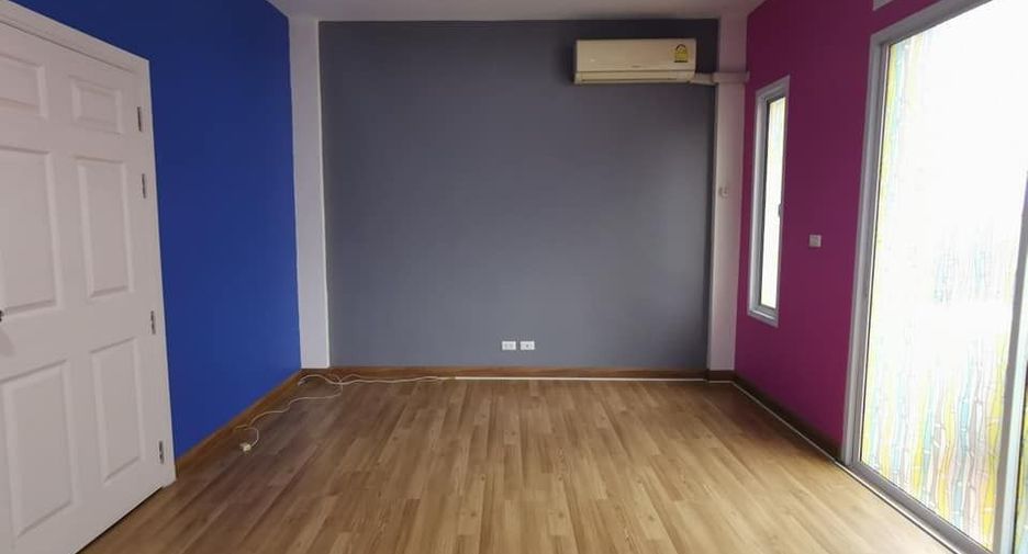 For sale 6 bedrooms townhouse in Bueng Kum, Bangkok
