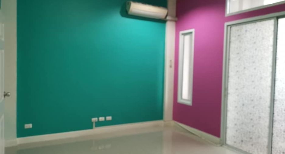 For sale 6 bedrooms townhouse in Bueng Kum, Bangkok