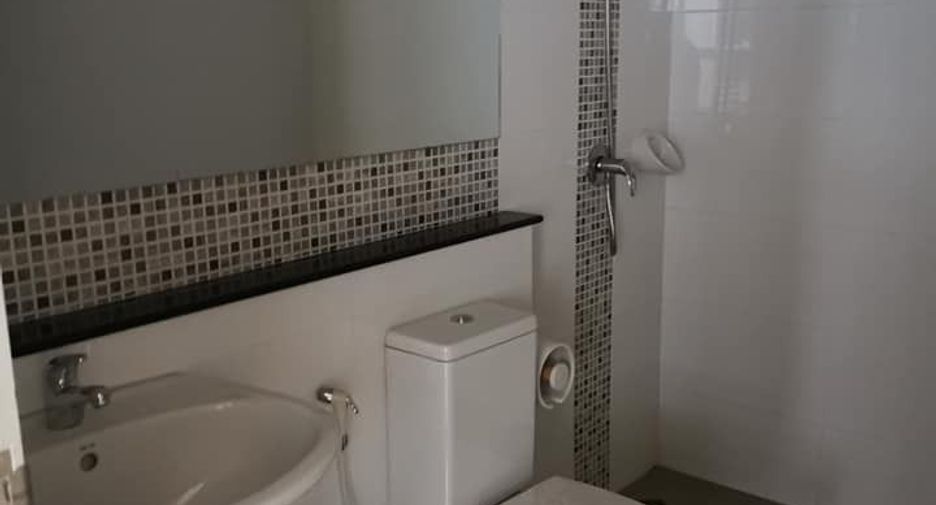 For sale 6 bedrooms townhouse in Bueng Kum, Bangkok