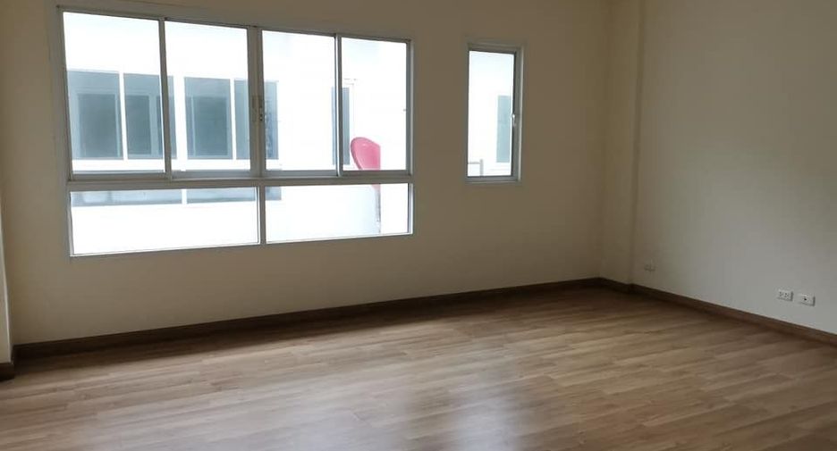 For sale 6 bedrooms townhouse in Bueng Kum, Bangkok