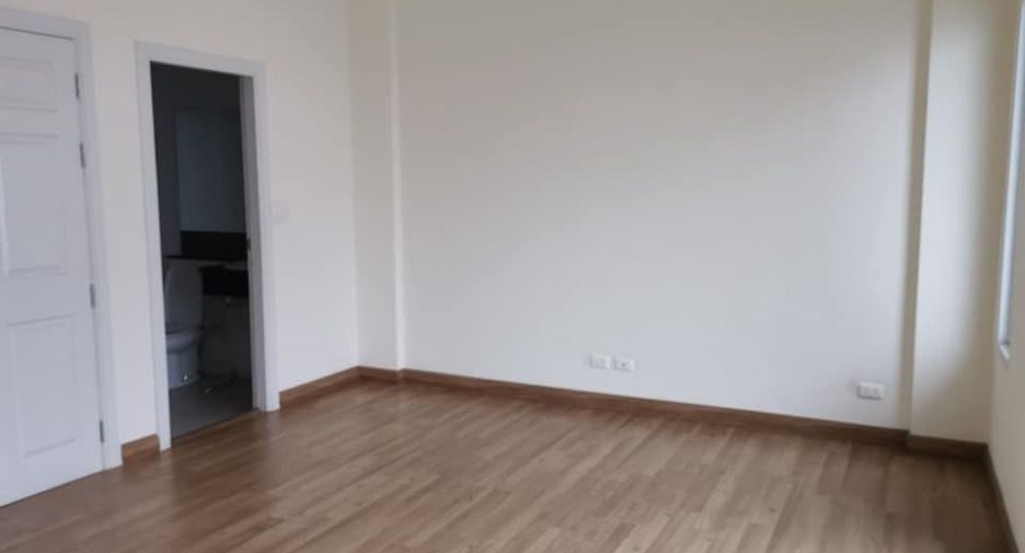 For sale 6 bedrooms townhouse in Bueng Kum, Bangkok