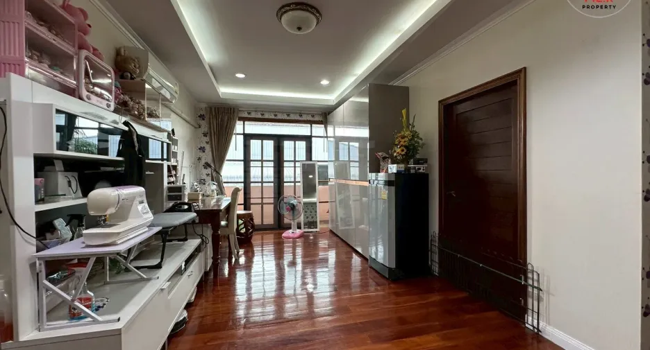 For sale 4 ベッドルーム office in Bang Phli, Samut Prakan