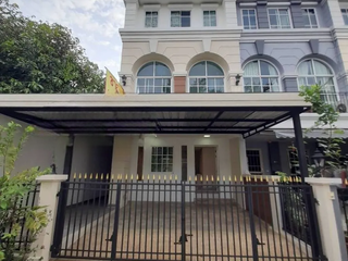 For sale 3 bedrooms townhouse in Bang Kapi, Bangkok
