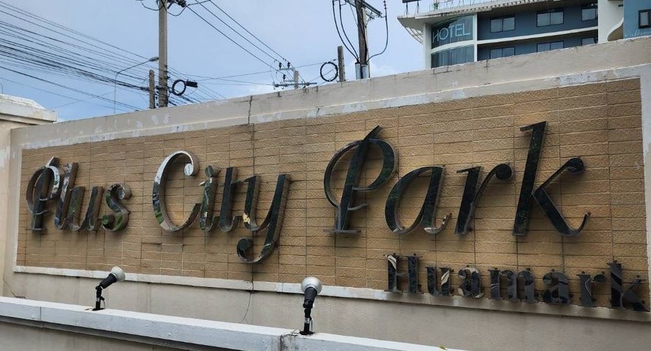 For sale 3 bedrooms townhouse in Bang Kapi, Bangkok