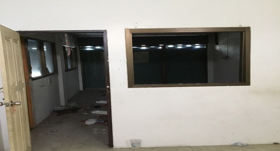 For sale 4 bedrooms retail Space in Mueang Samut Prakan, Samut Prakan