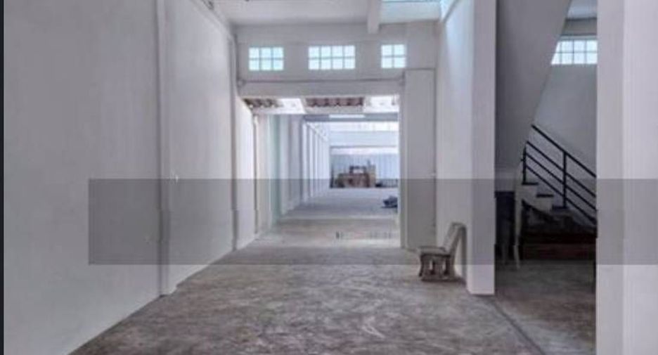 For rent 5 bedrooms retail Space in Khlong Toei, Bangkok