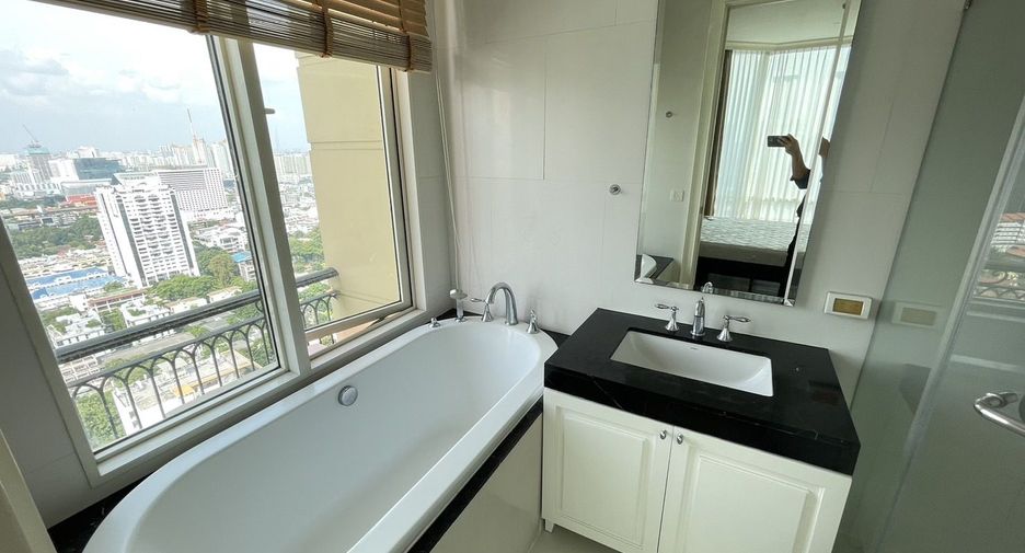 Condo en alquiler de 3 habitaciones en Watthana, Bangkok