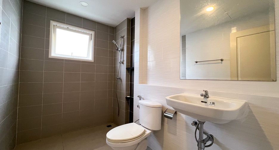 Casa en venta de 4 habitaciones en Phra Samut Chedi, Samut Prakan