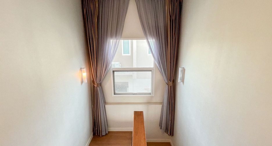 Casa en venta de 4 habitaciones en Phra Samut Chedi, Samut Prakan
