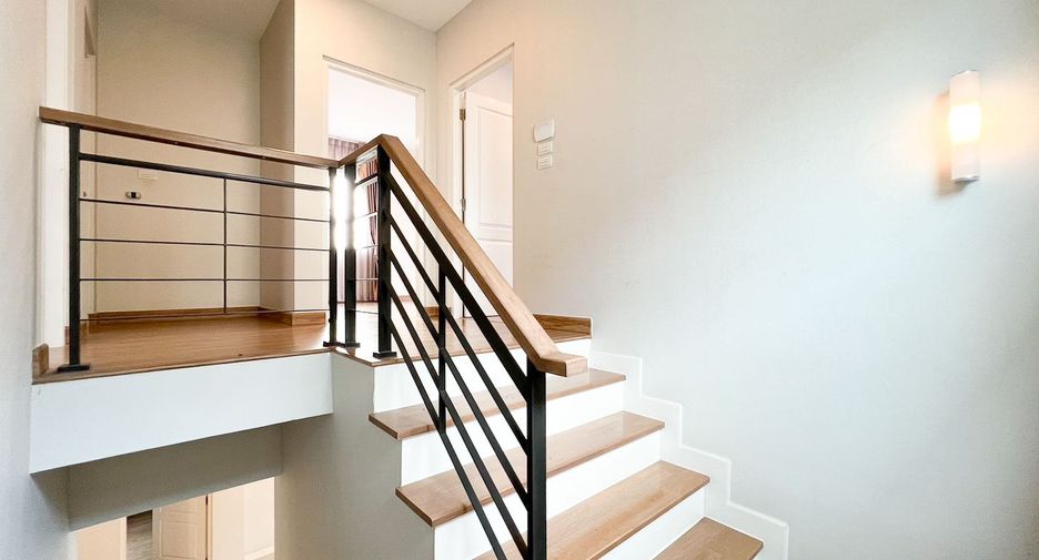 Casa en venta de 4 habitaciones en Phra Samut Chedi, Samut Prakan