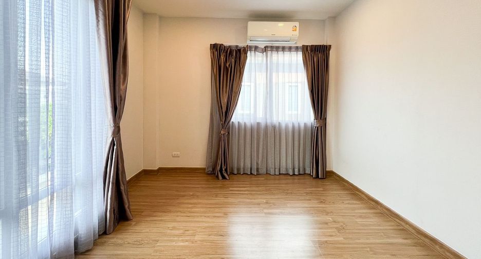 Casa en venta de 4 habitaciones en Phra Samut Chedi, Samut Prakan