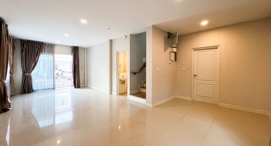 Casa en venta de 4 habitaciones en Phra Samut Chedi, Samut Prakan