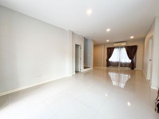 Haus zum Kauf mit 4 Zimmer in Phra Samut Chedi, Samut Prakan