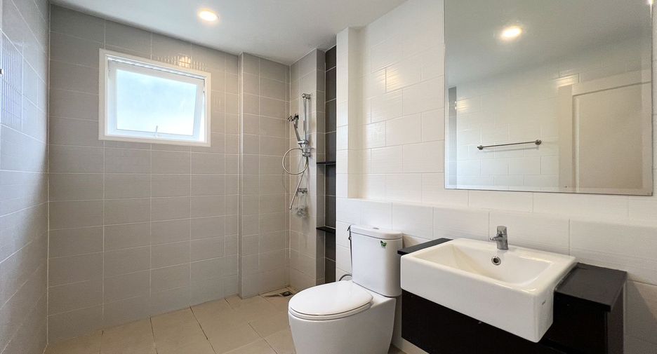 Casa en venta de 4 habitaciones en Phra Samut Chedi, Samut Prakan