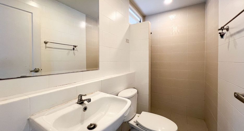 Casa en venta de 4 habitaciones en Phra Samut Chedi, Samut Prakan