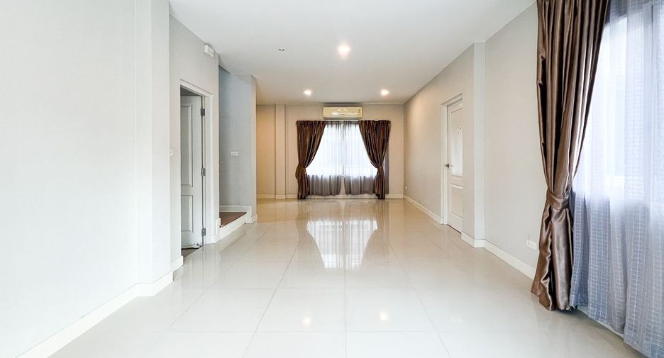 Casa en venta de 4 habitaciones en Phra Samut Chedi, Samut Prakan