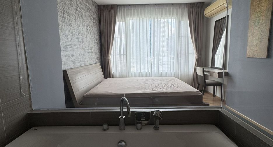 For rent 2 bedrooms condo in Khlong Toei, Bangkok