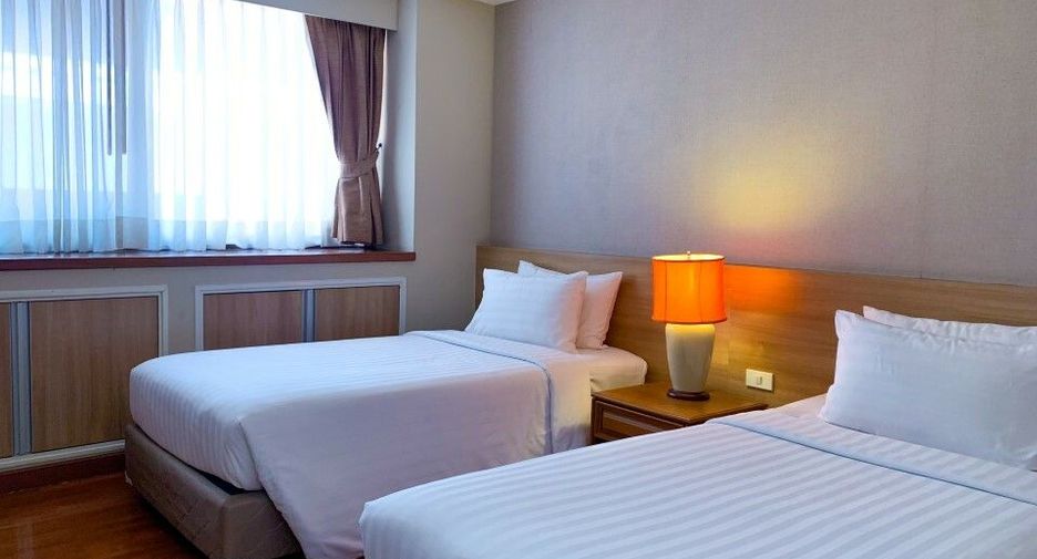 For rent 3 bedrooms condo in Sathon, Bangkok