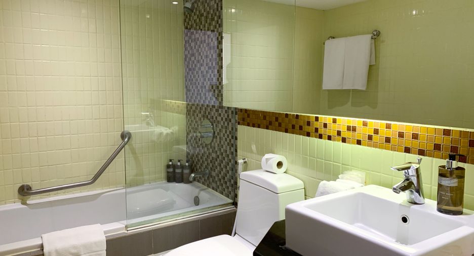 For rent 3 bedrooms condo in Sathon, Bangkok