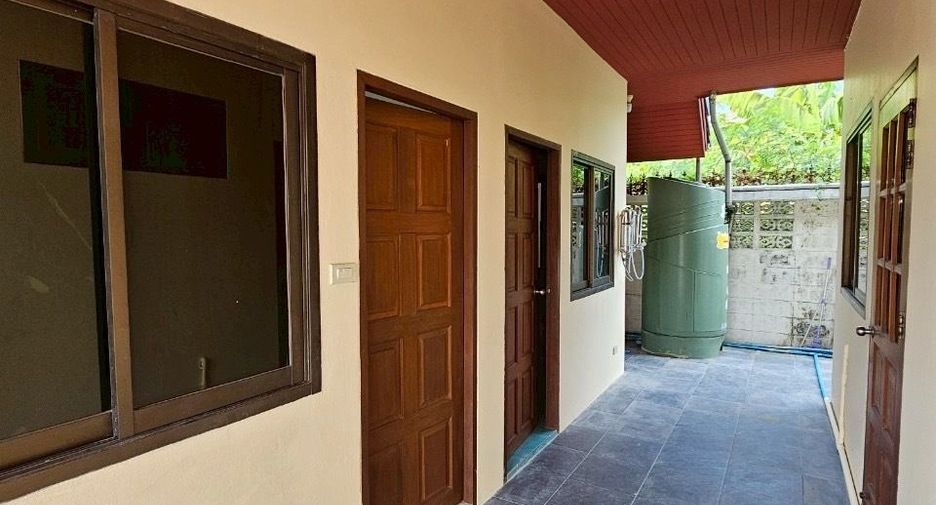 For sale 7 bedrooms house in Khlong Toei, Bangkok