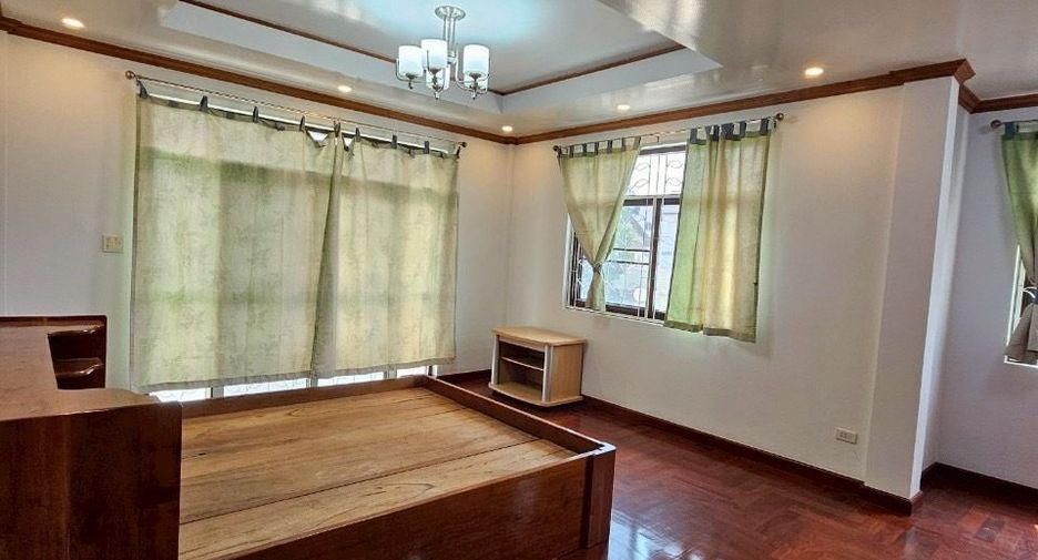 For sale 7 bedrooms house in Khlong Toei, Bangkok
