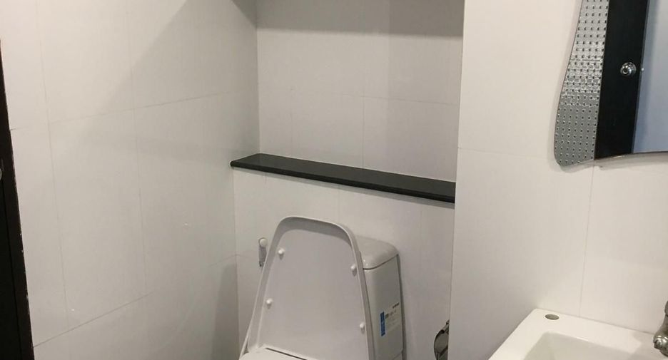 For rent 3 bedrooms condo in Watthana, Bangkok