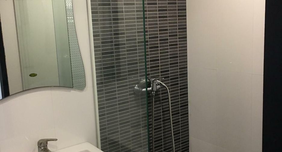 For rent 3 bedrooms condo in Watthana, Bangkok
